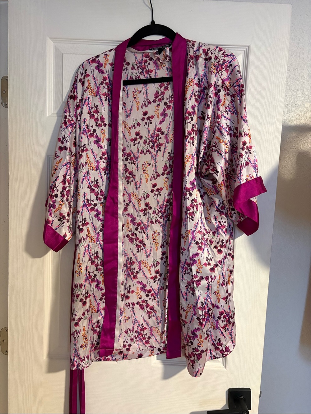 Victoria's Secret White Floral Satin Kimono with Magenta Trim